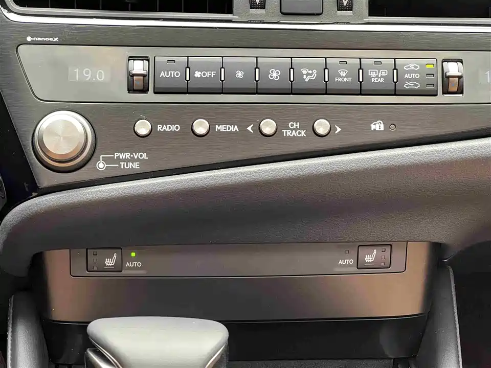 Lexus ES