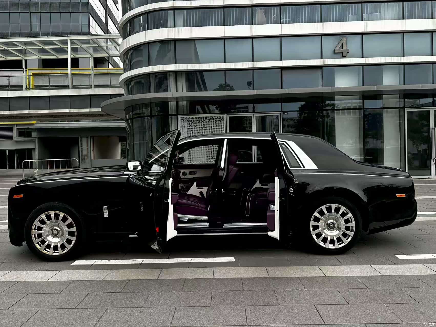 Rolls-Royce Phantom, 2005 10