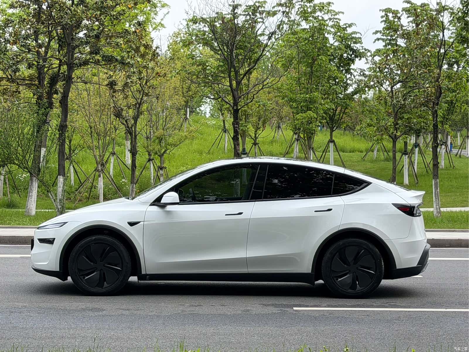 Tesla Model Y, 2026 10