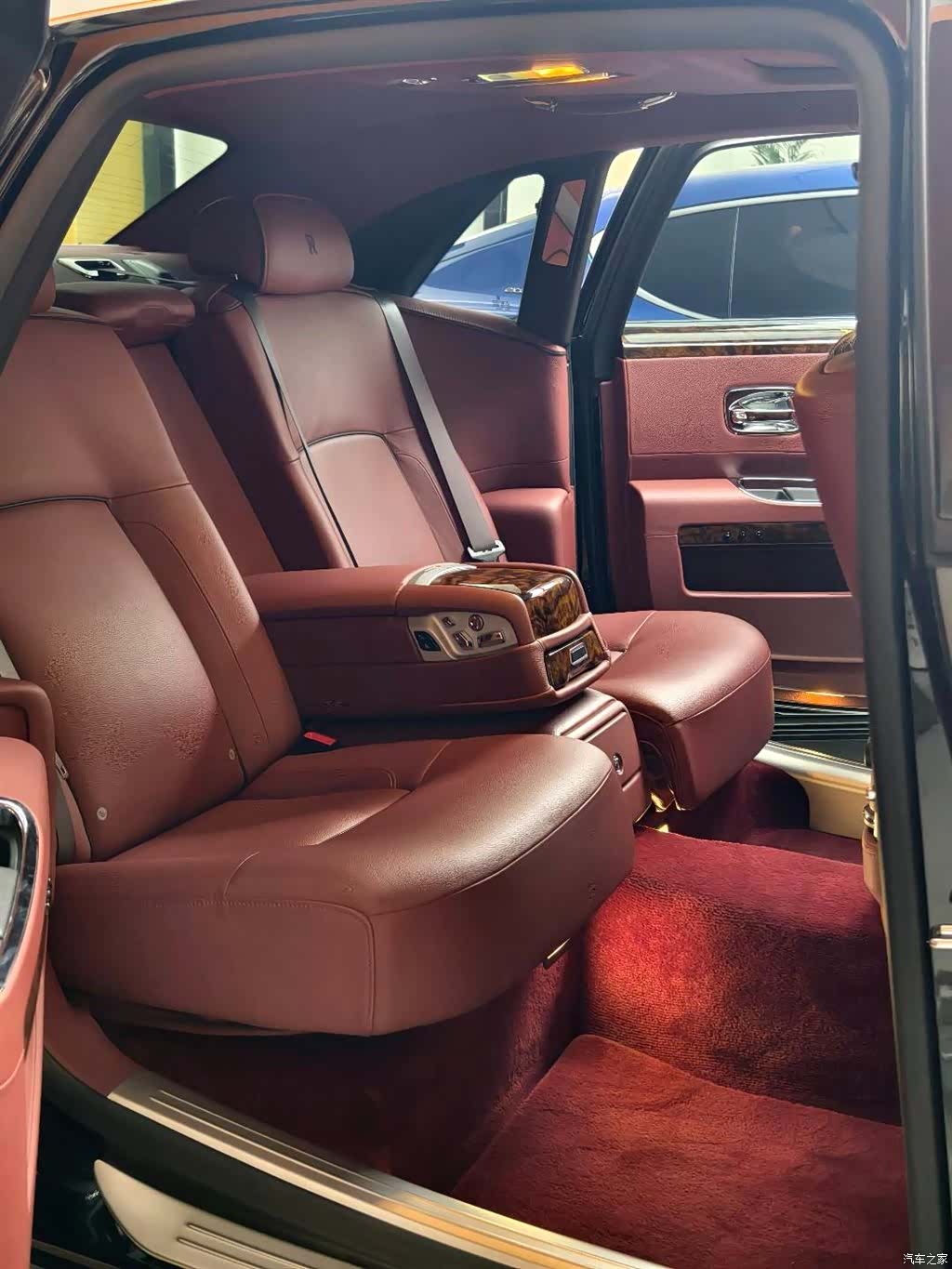 Rolls-Royce Ghost, 2014 9