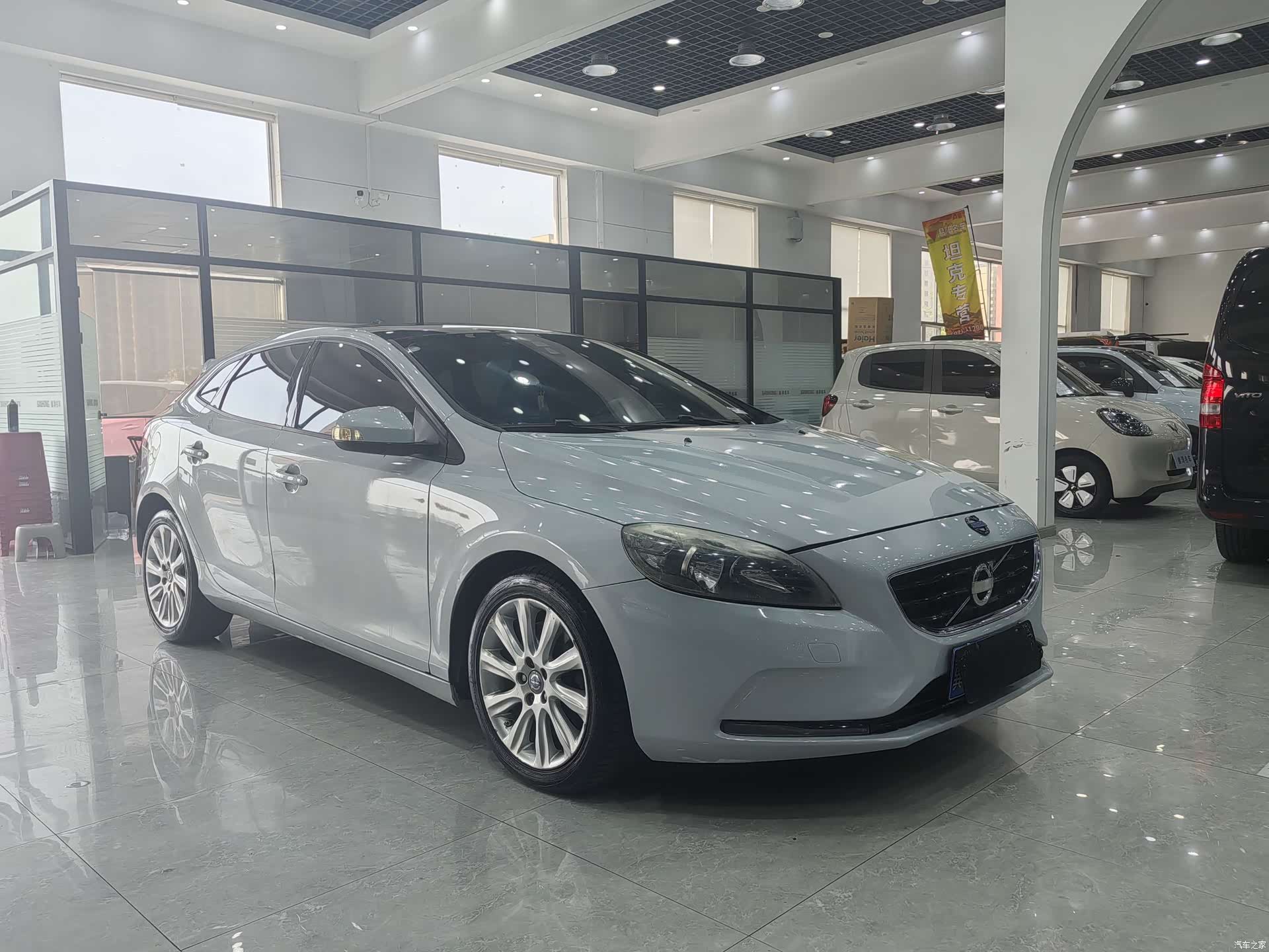 Volvo V40, 2013 3
