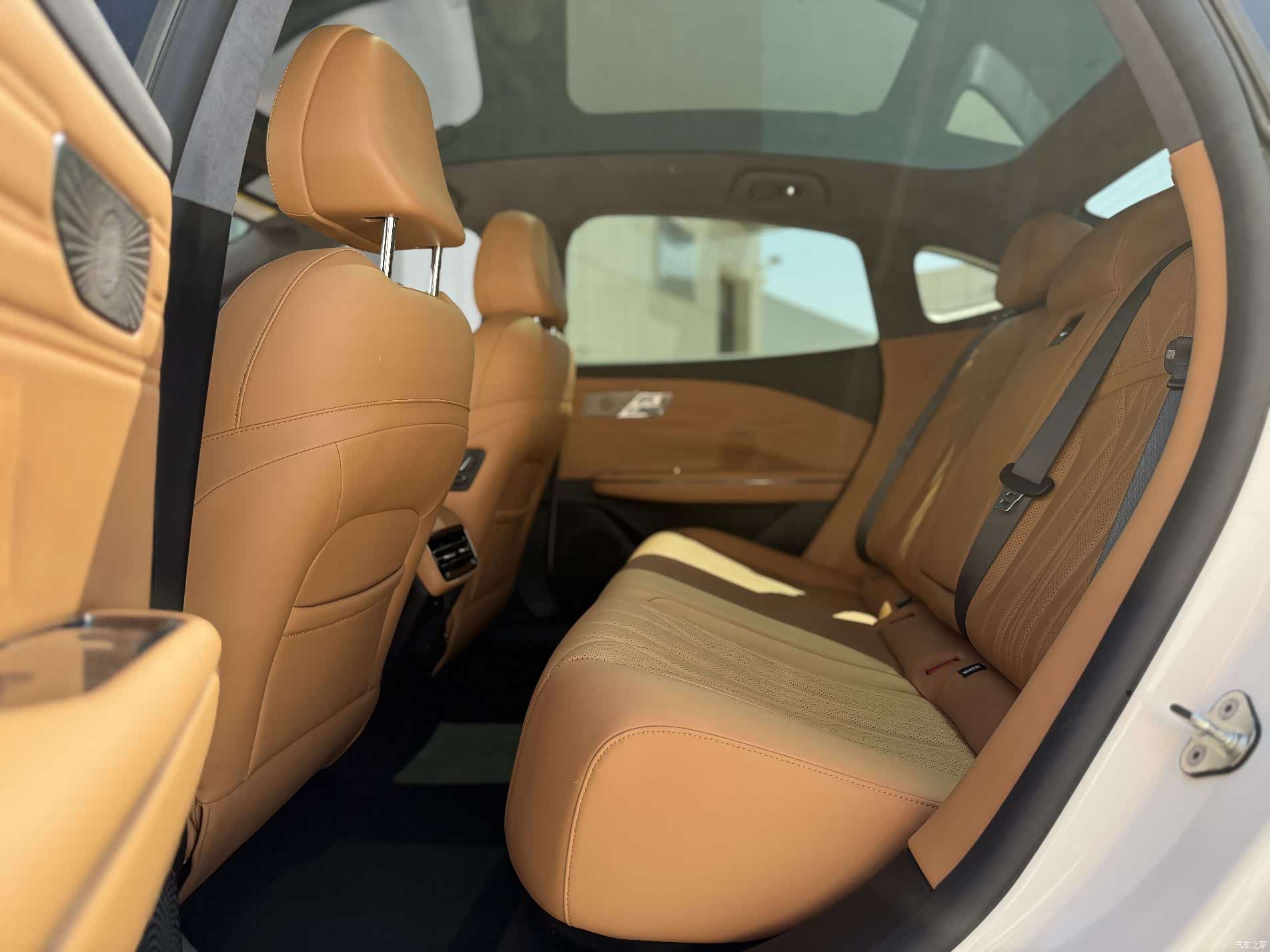 Geely 8, 2025 все фото