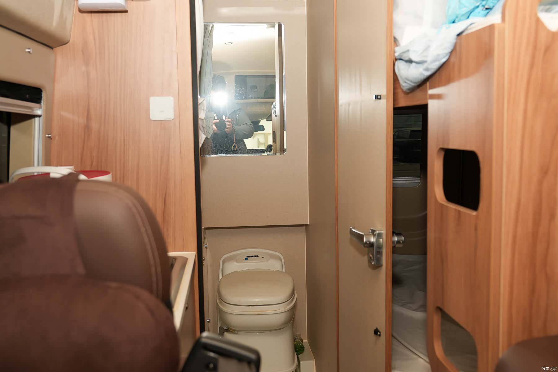 Maxus V90, 2021 29