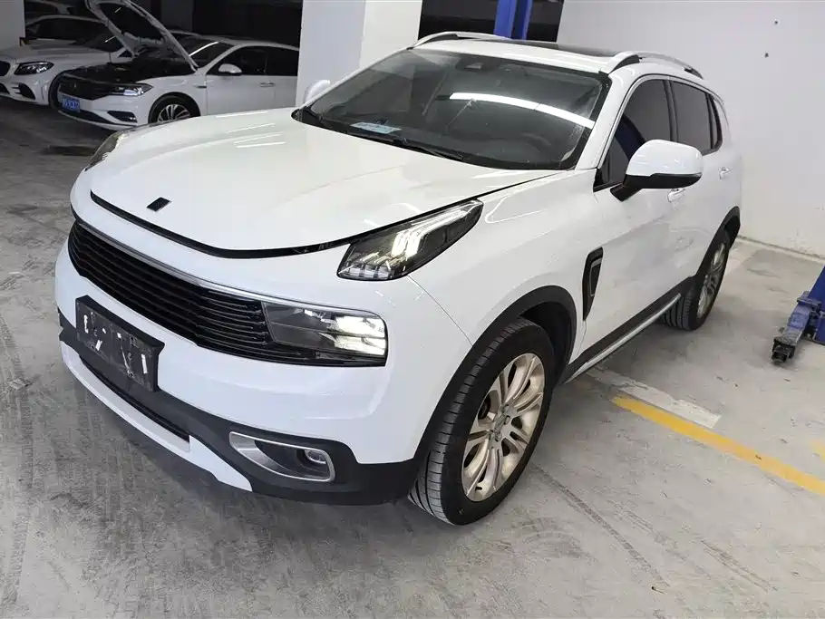 Lynk & Co 01