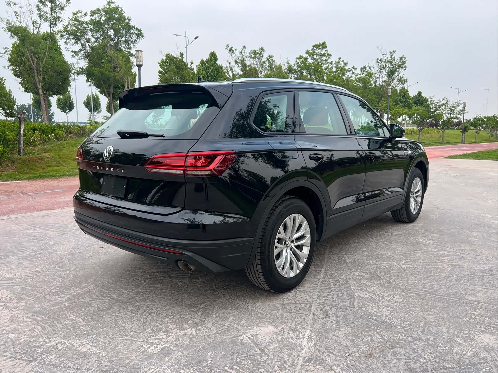 Volkswagen Touareg, 2019 все фото