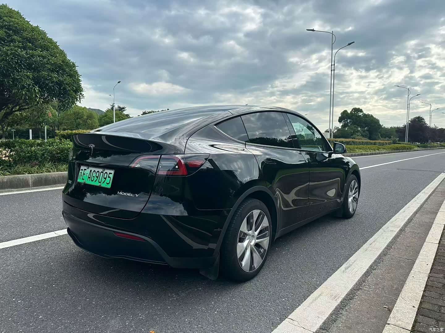 Tesla Model Y, 2023 все фото