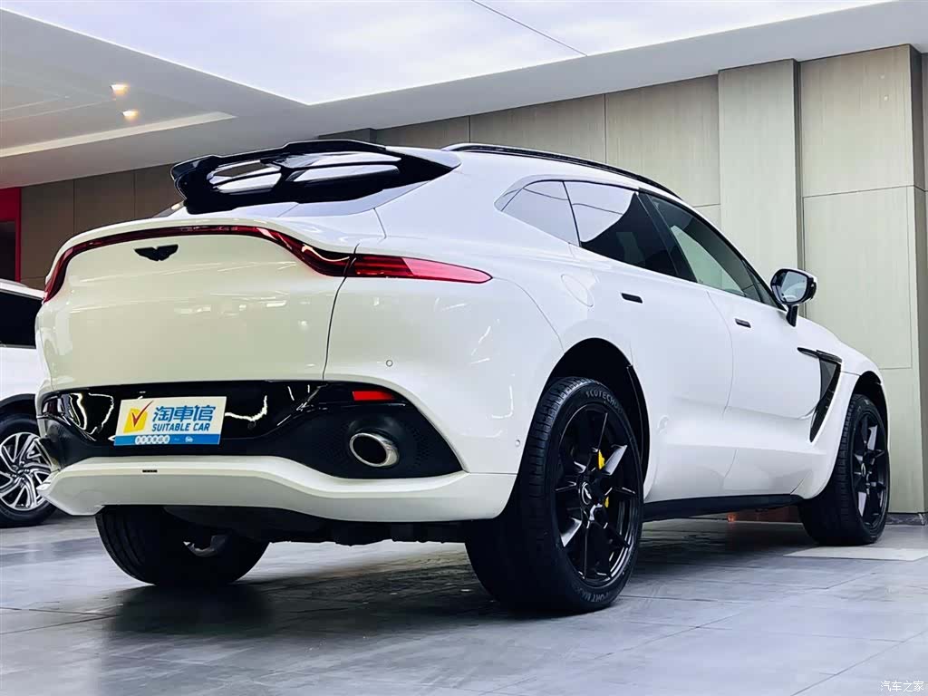 Aston Martin DBX, 2021 4