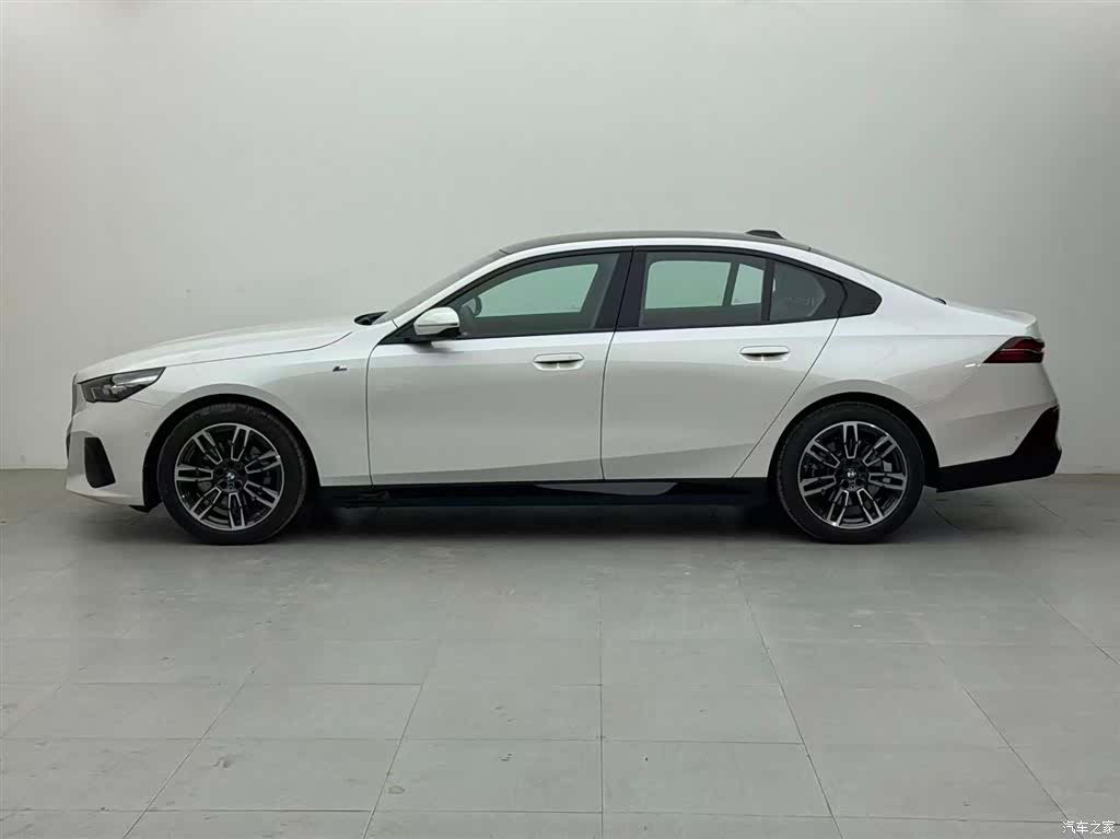 BMW 5 Series, 2025 3