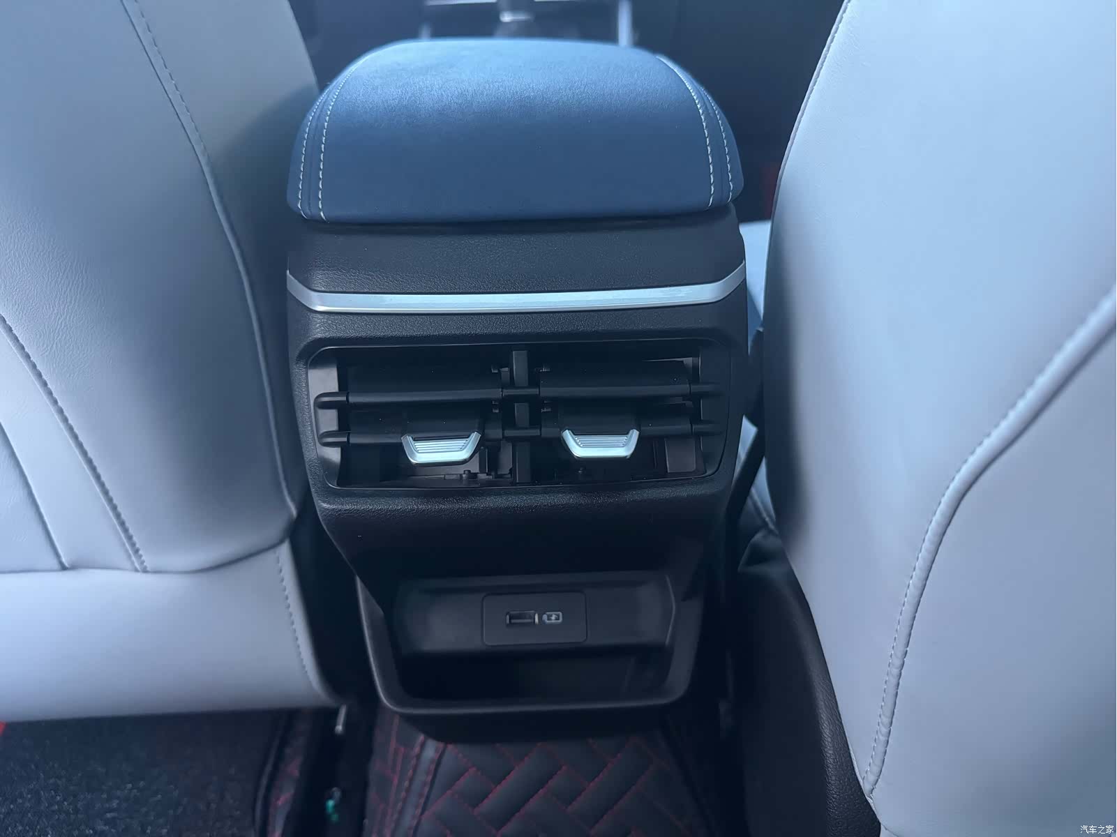 Geely Emgrand, 2022 15