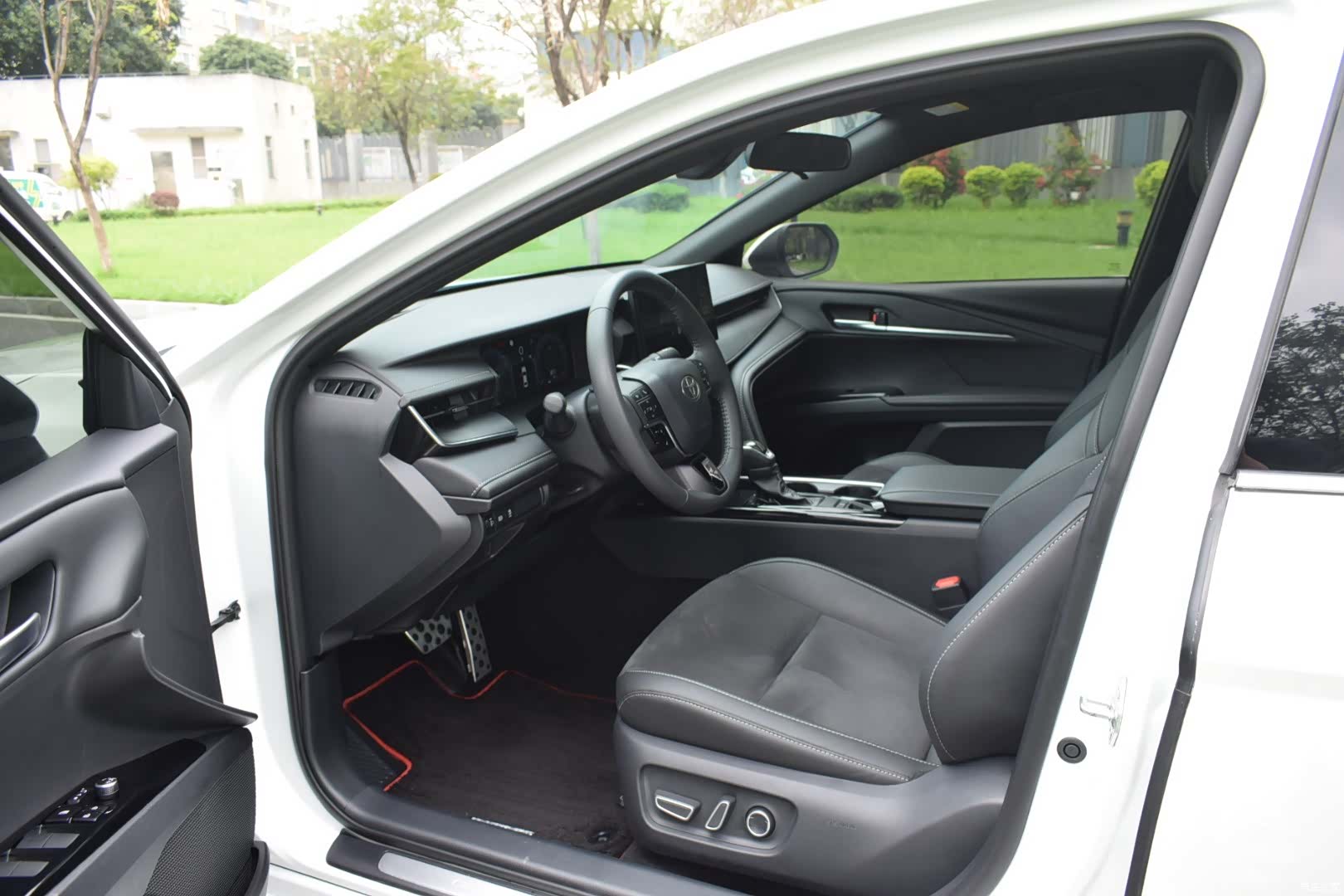 Toyota Camry, 2025 11