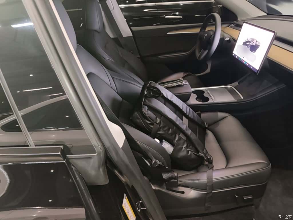 Tesla Model Y, 2023 25