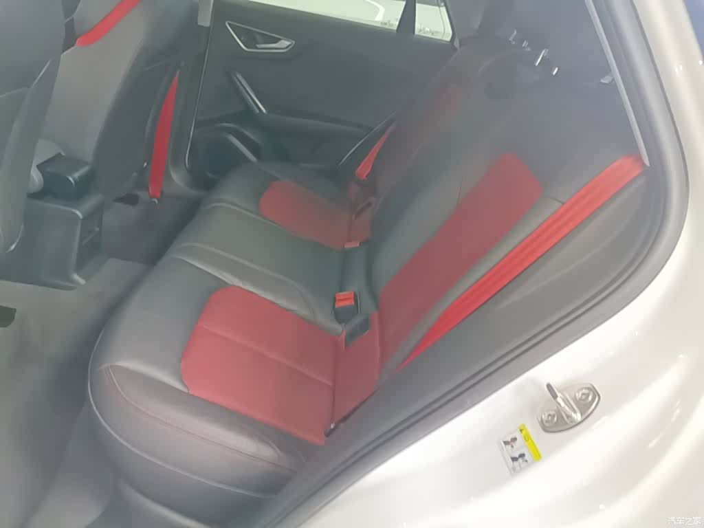 Audi Q2L, 2021 17