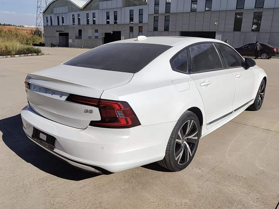 Volvo S90