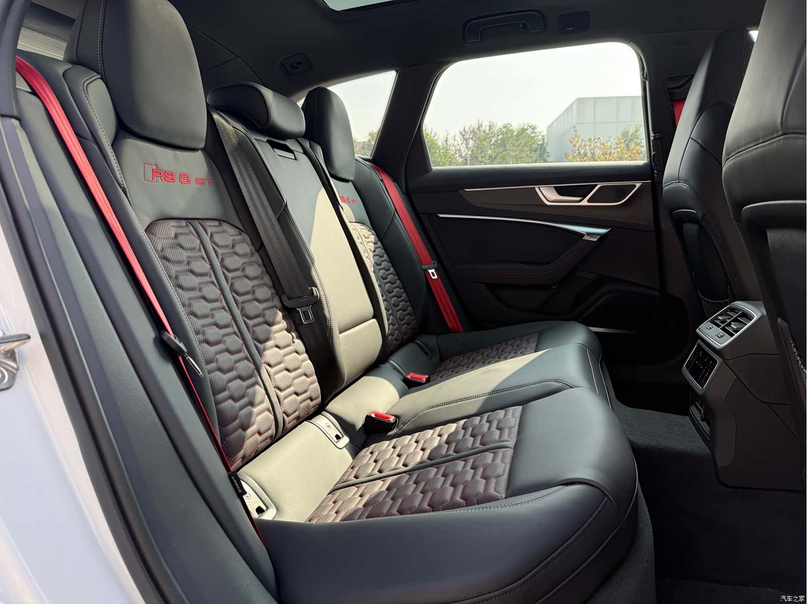 Audi RS, 2025 13
