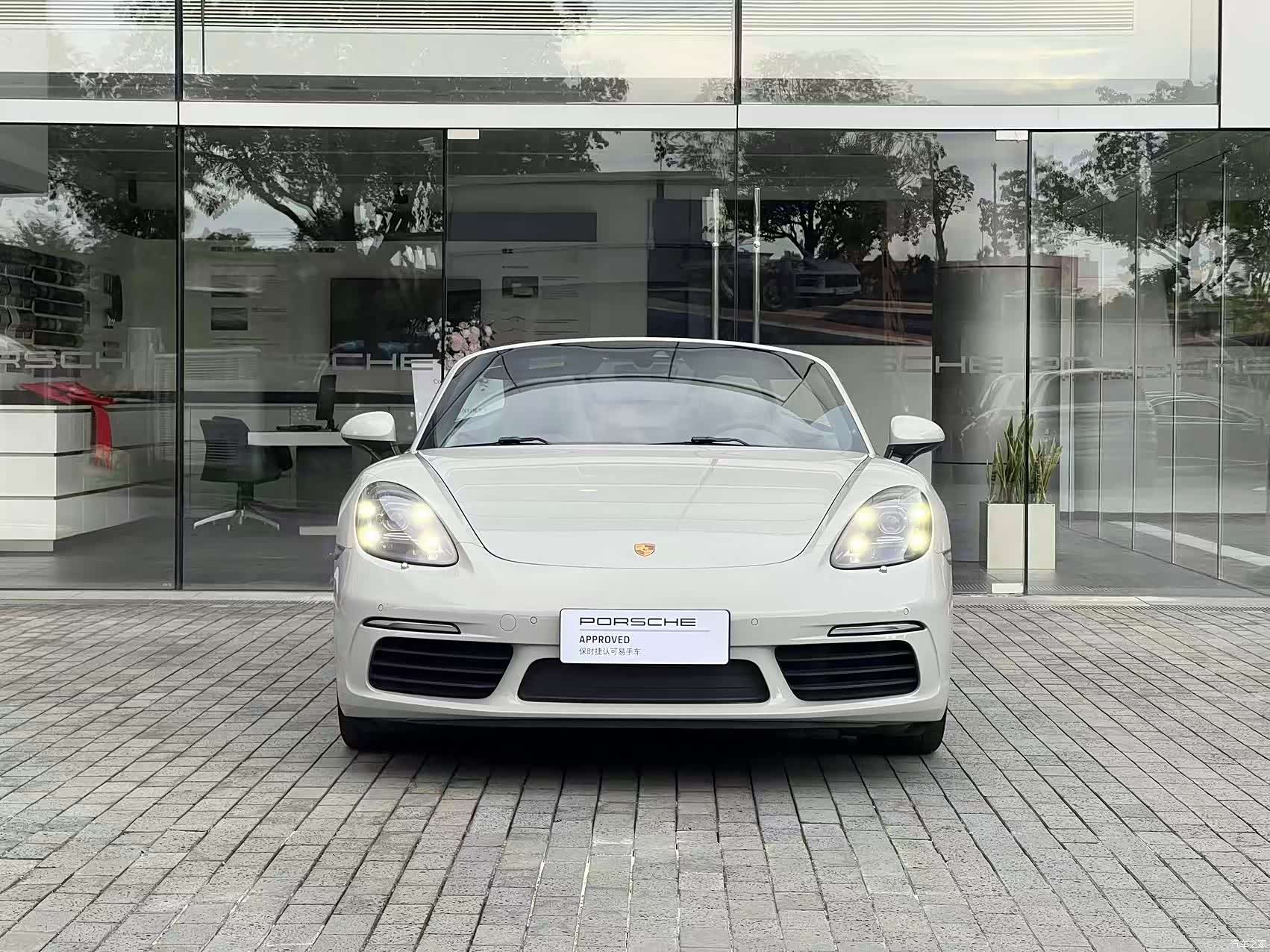 Porsche Boxster, 2022 все фото