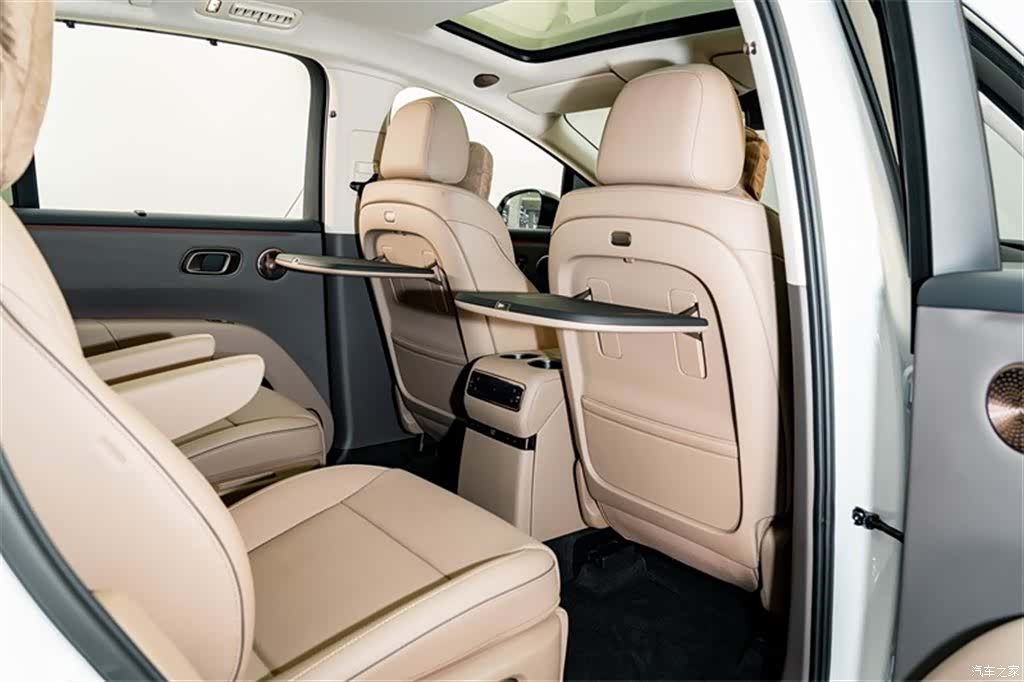 Li Auto i8, 2026 23