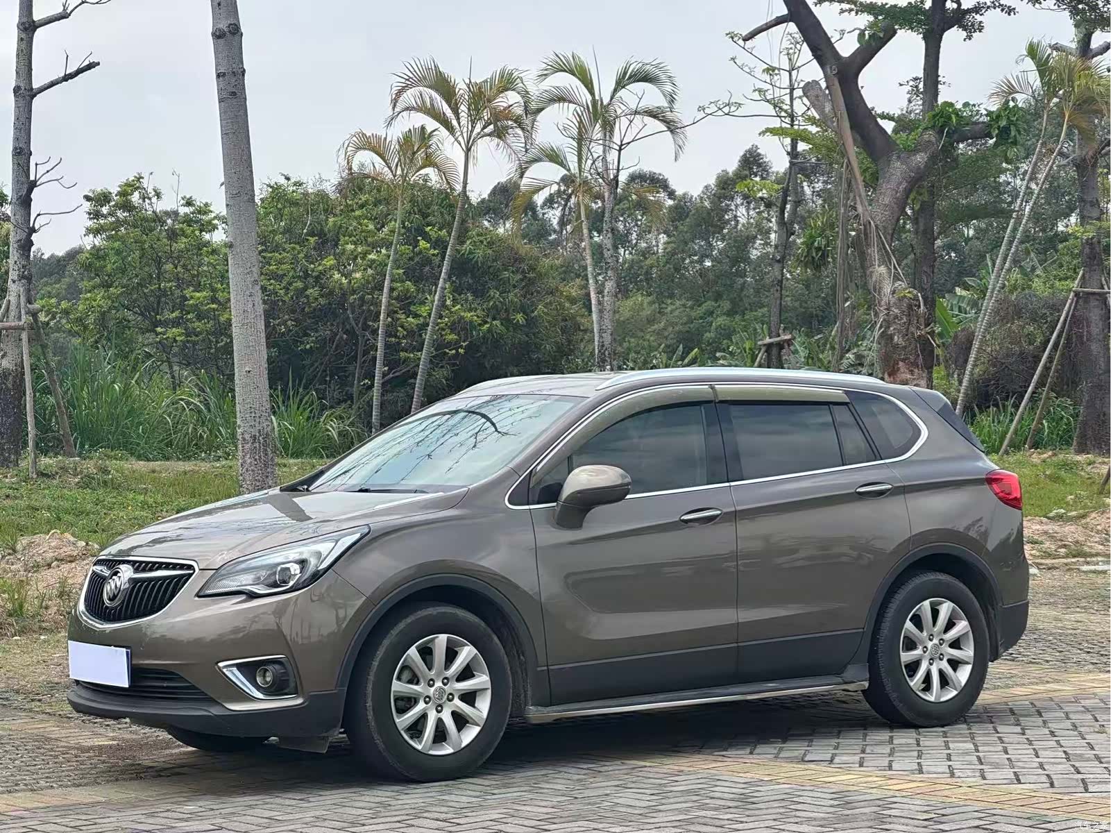 Buick Envision Plus, 2019 1