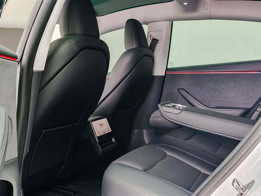 Tesla Model 3, 2025 7