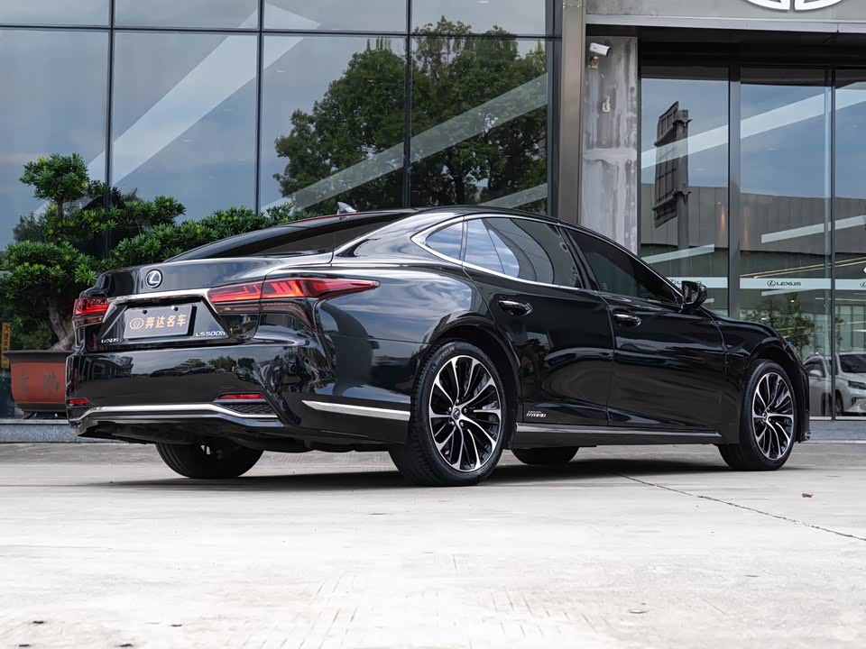 Lexus LS