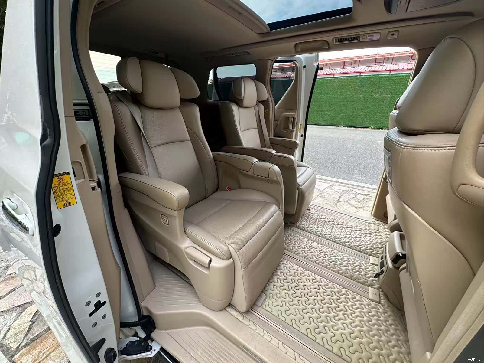 Toyota Alphard, 2014 9