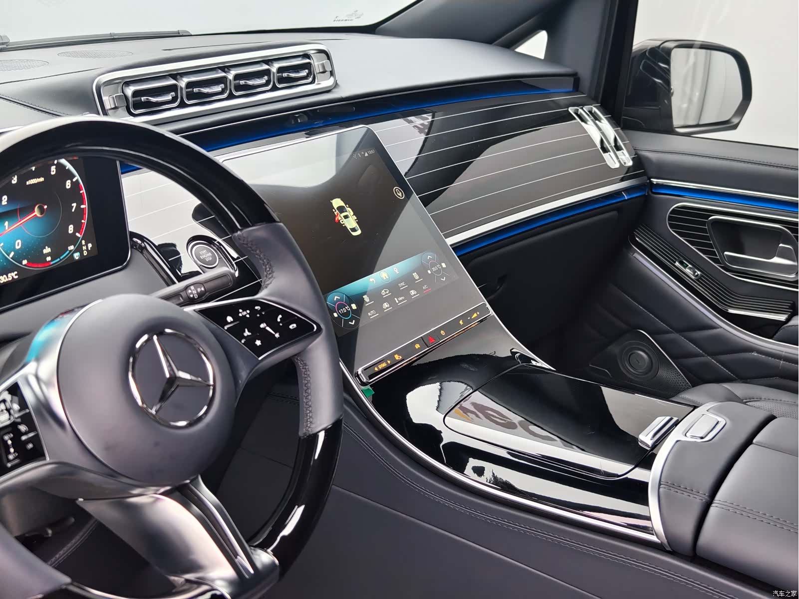 Mercedes-Benz 7, 2025 10