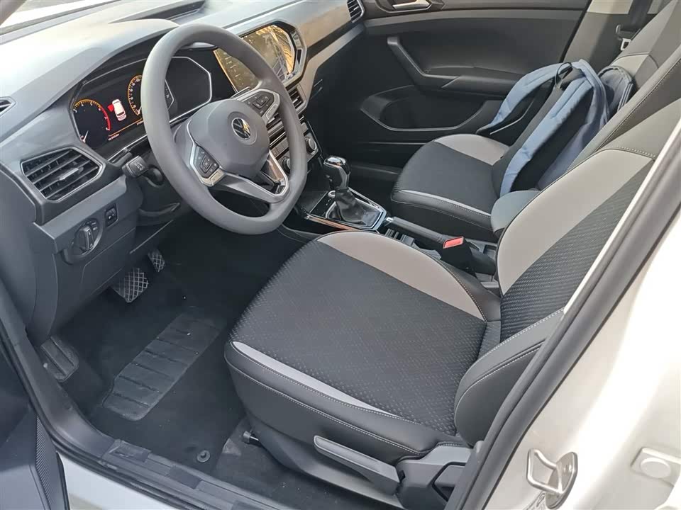 Volkswagen Exploring the shadow