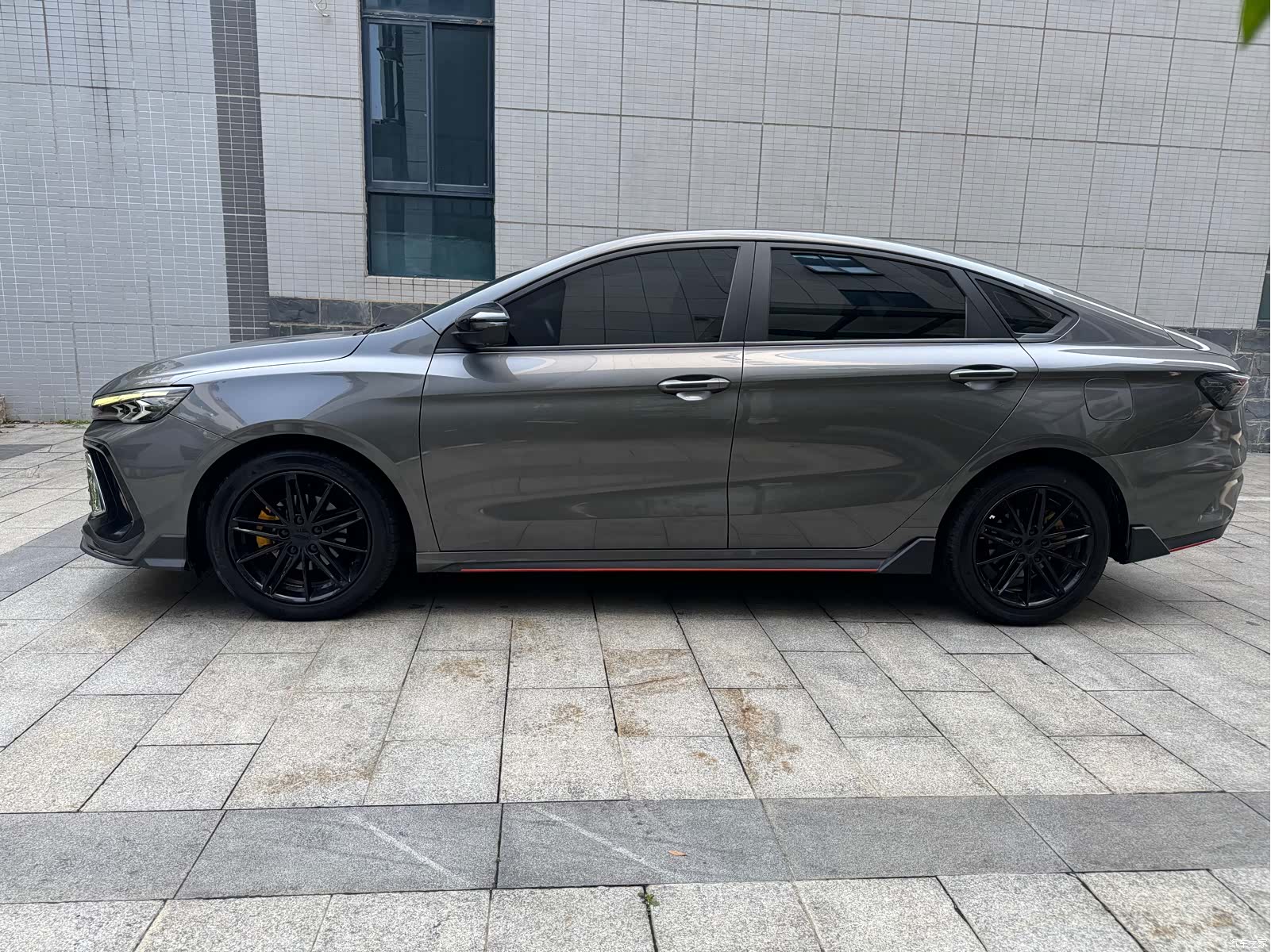 Geely Binray, 2022 4
