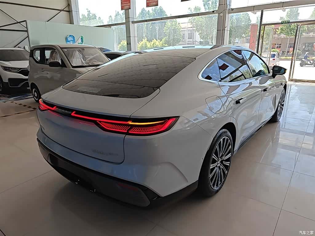 Geely 8, 2026 7