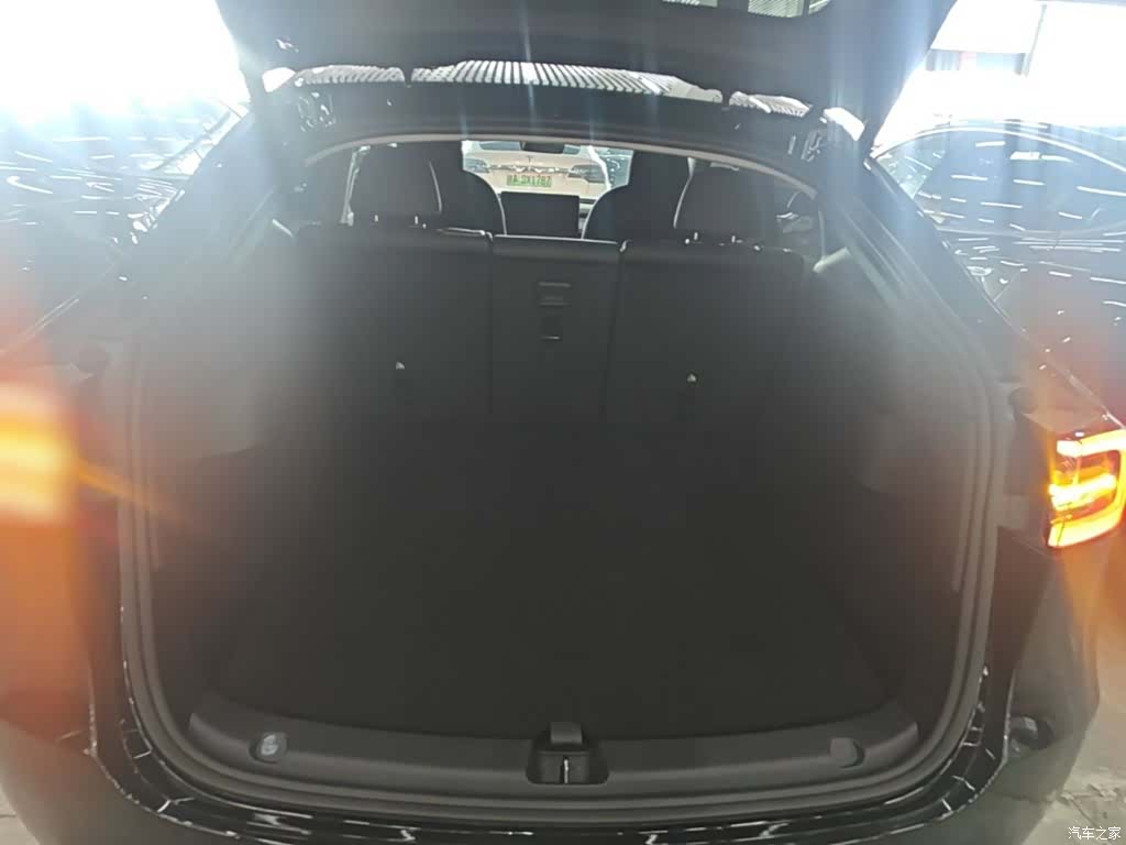 Tesla Model Y, 2023 19