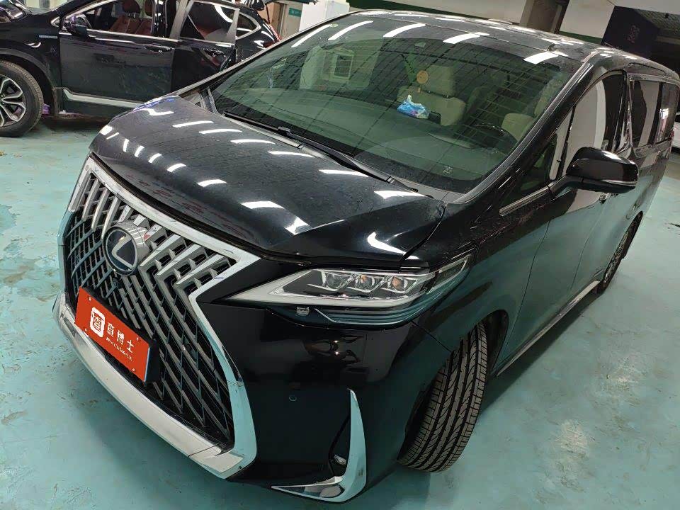 Lexus LM