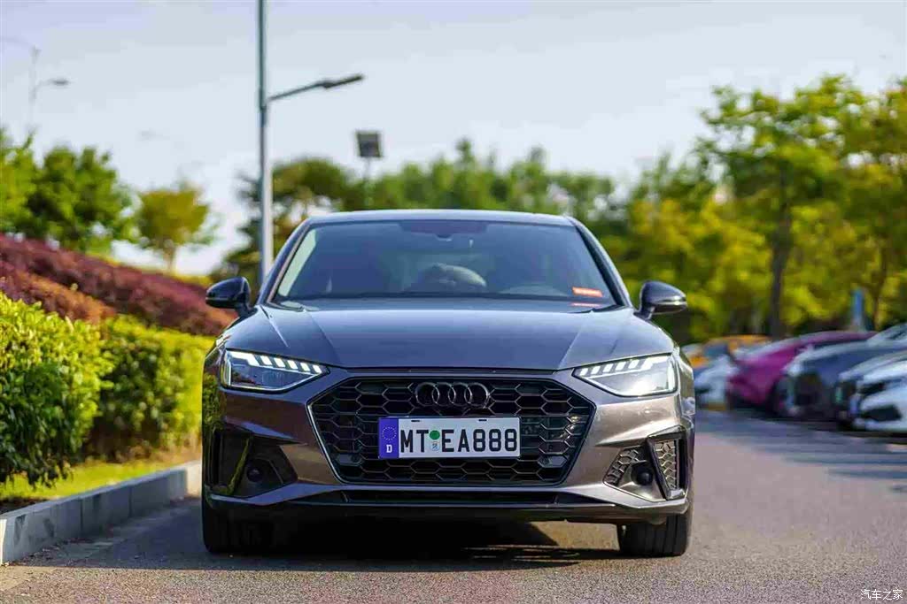 Audi A4L, 2022 3
