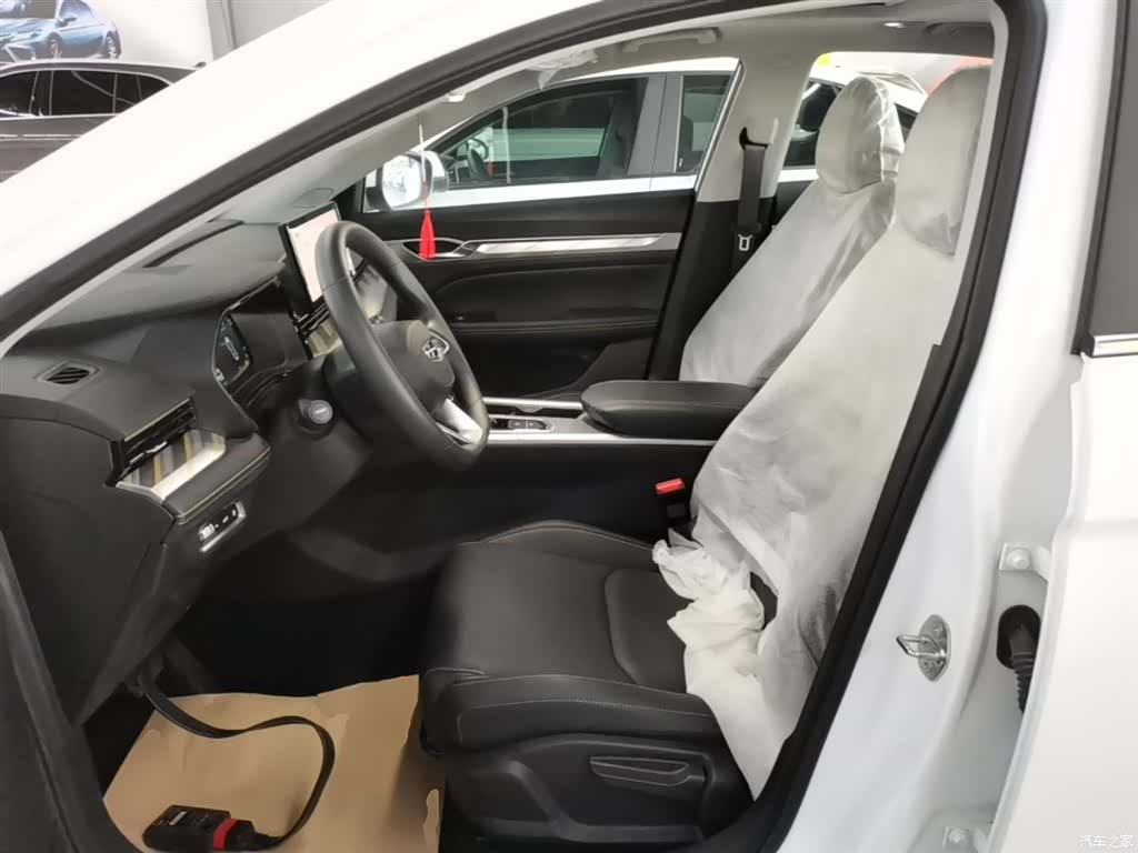 Geely Emgrand, 2024 15