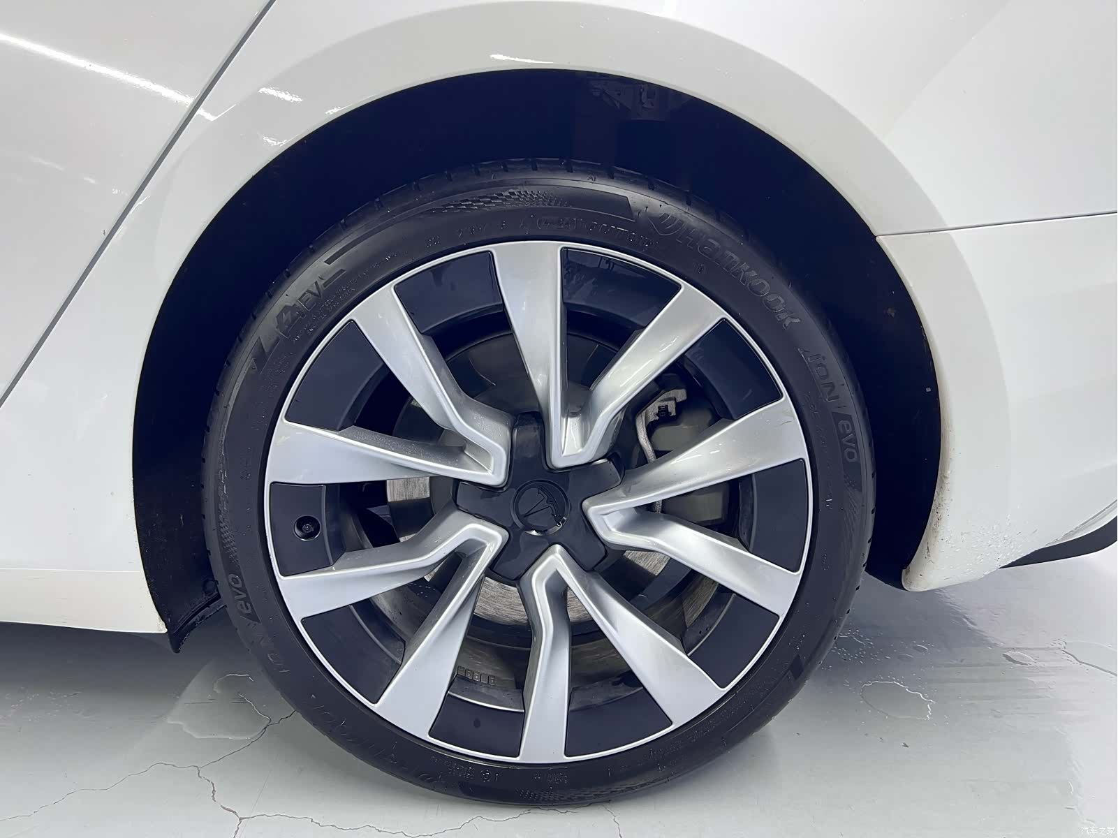 Tesla Model 3, 2025 11