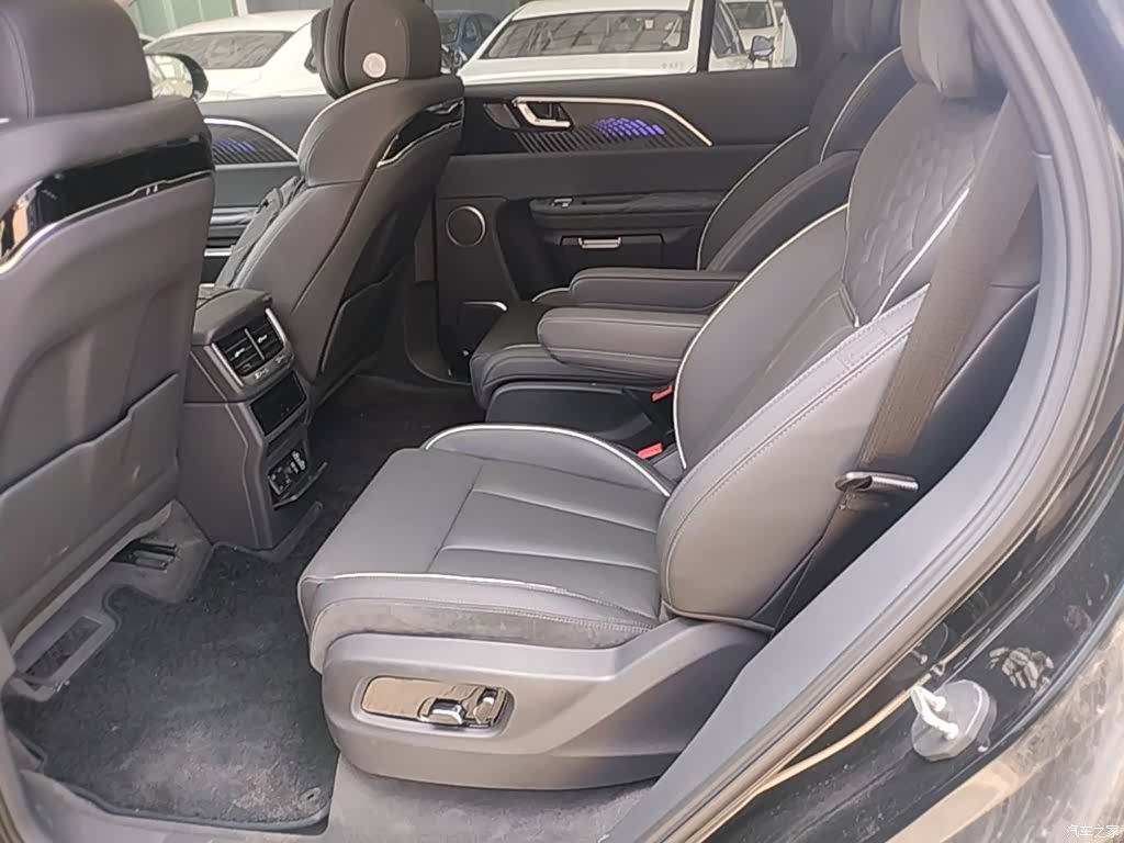 Hongqi E-HS9, 2023 17