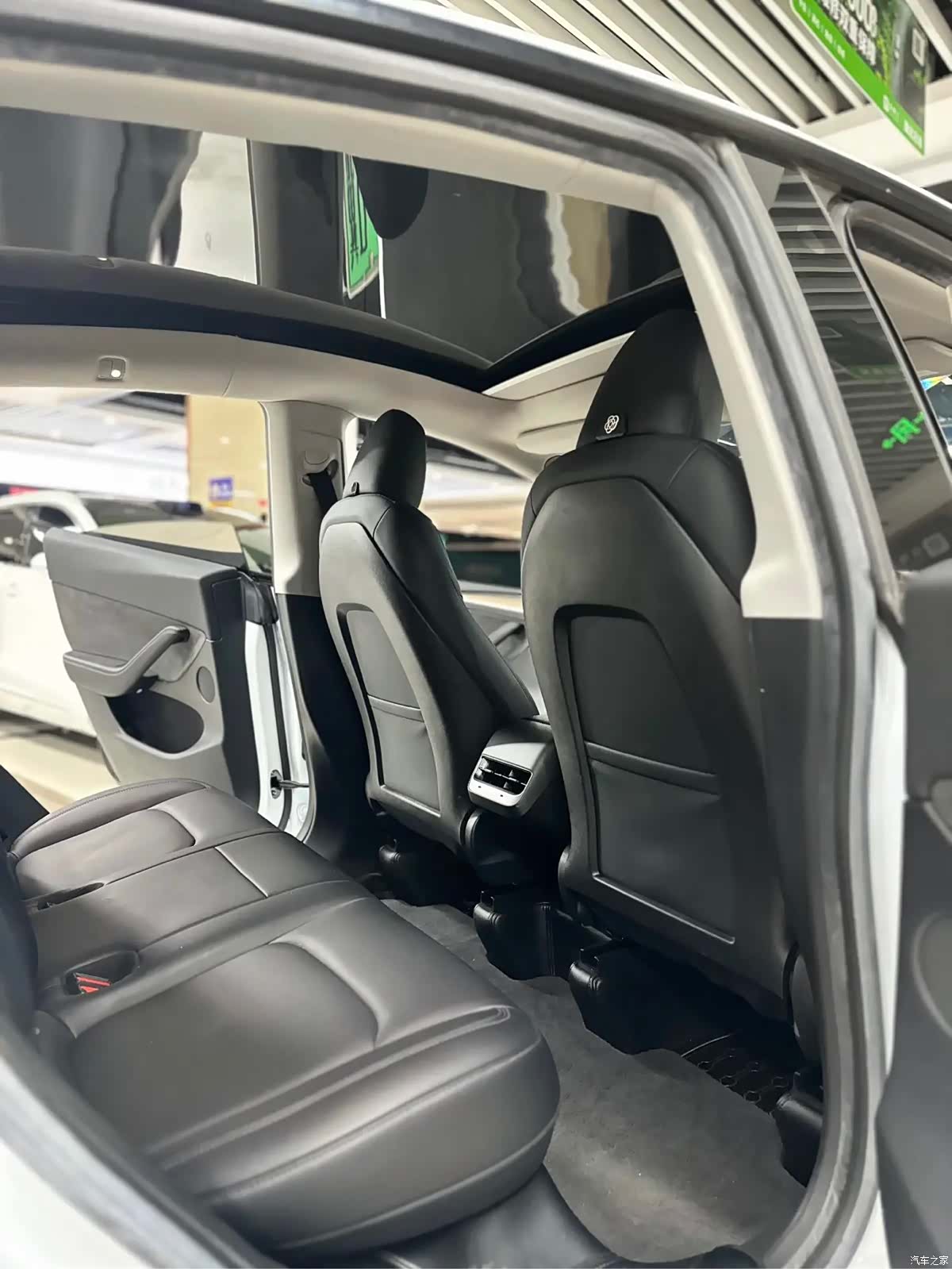 Tesla Model Y, 2022 13