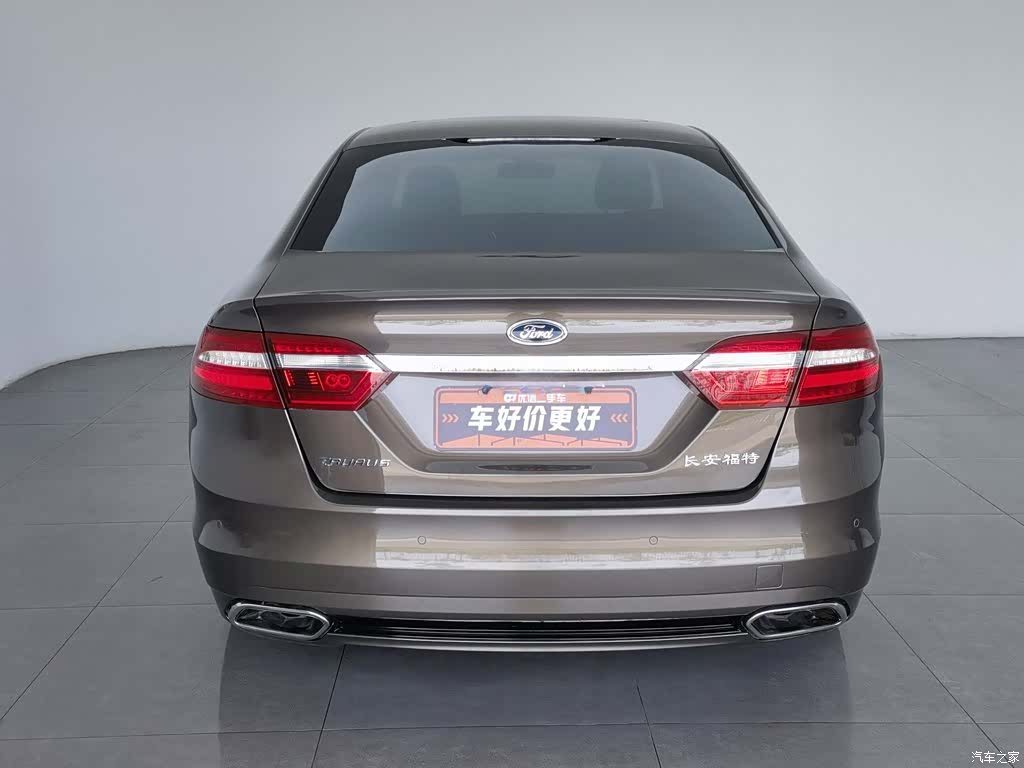 Ford Taurus, 2015 4