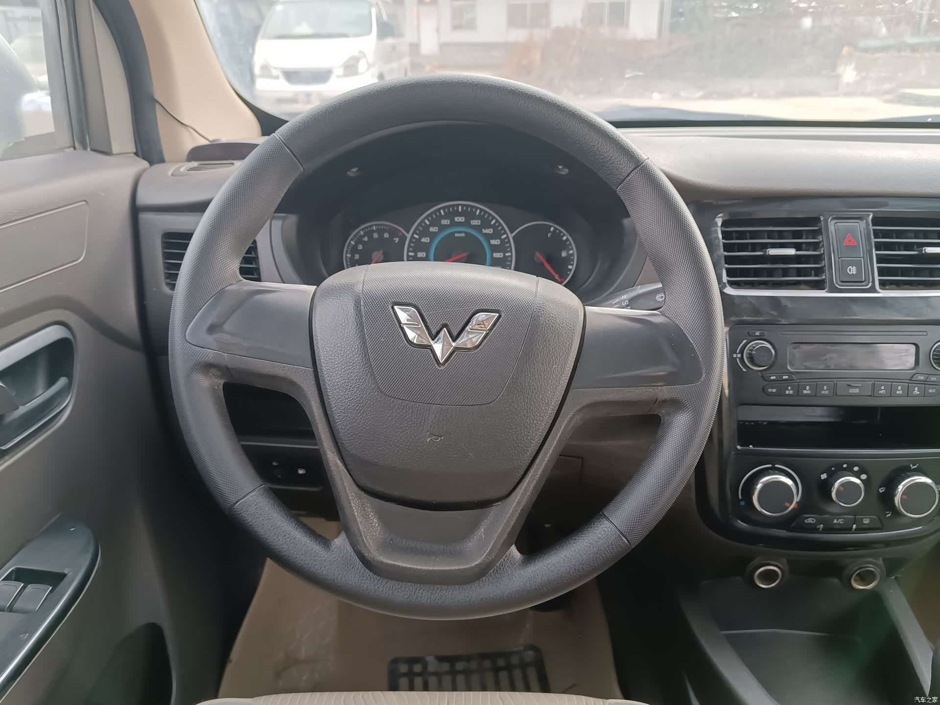 Wuling V, 2017 11