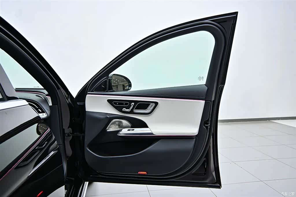 Mercedes-Benz E-Class, 2024 21