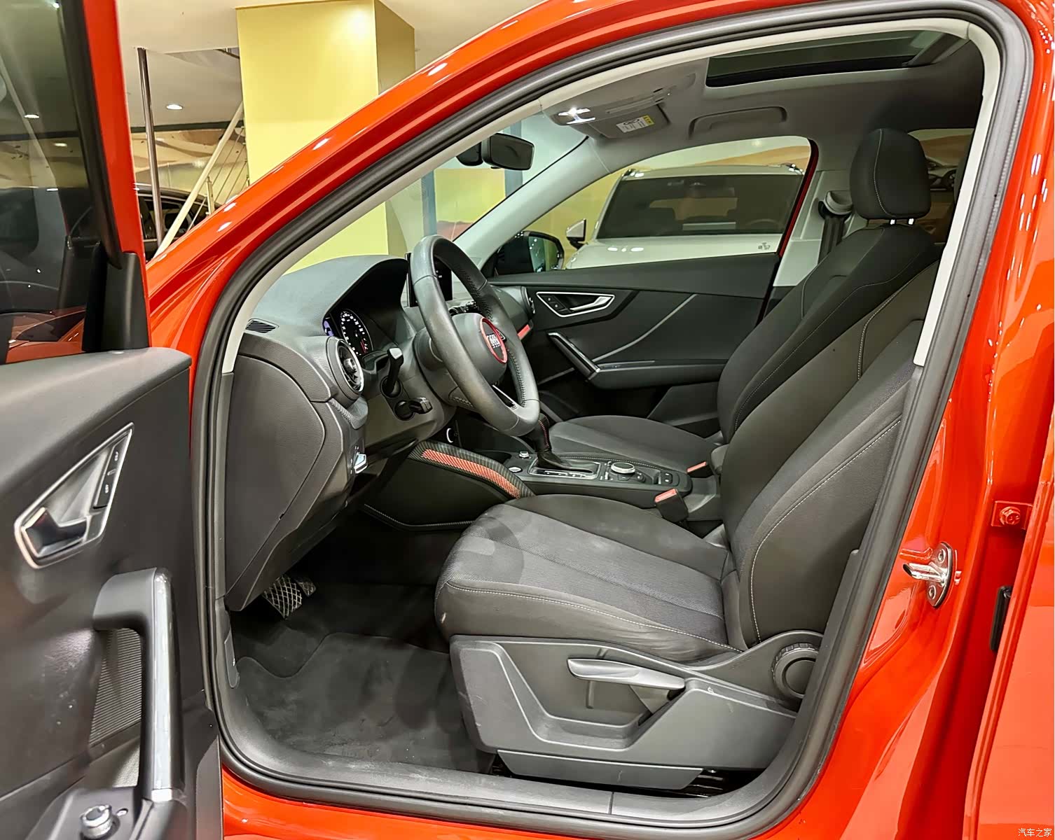 Audi Q2L, 2020 8