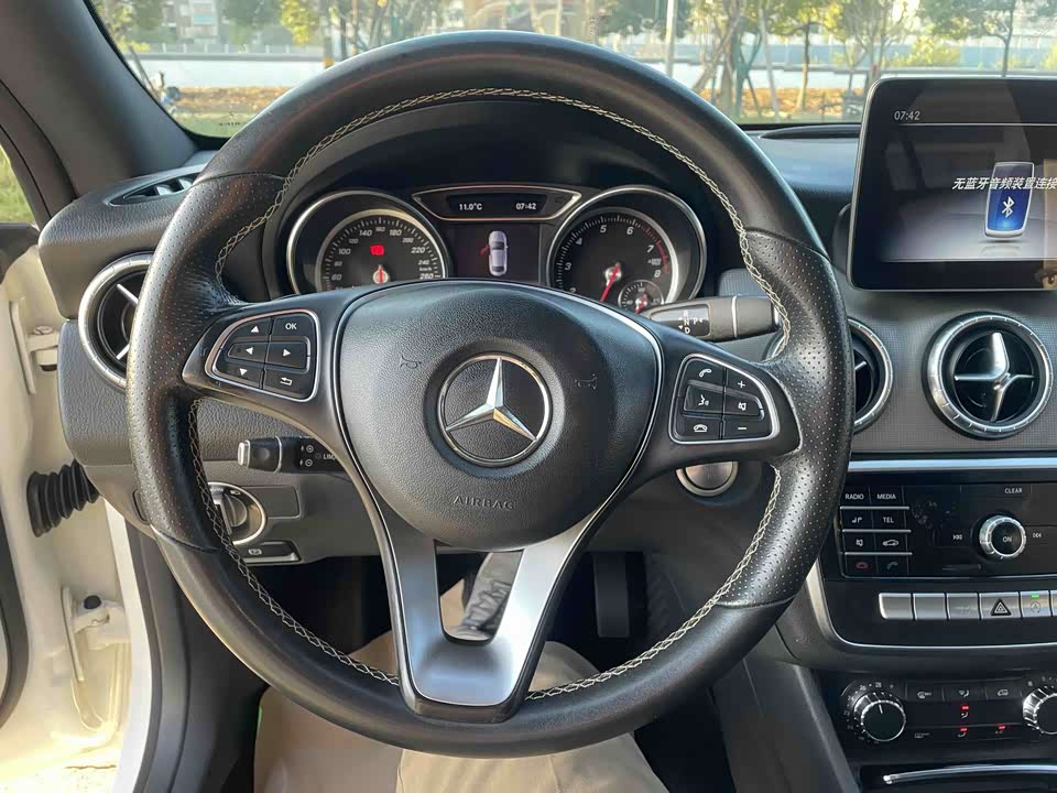 Mercedes-Benz CLA
