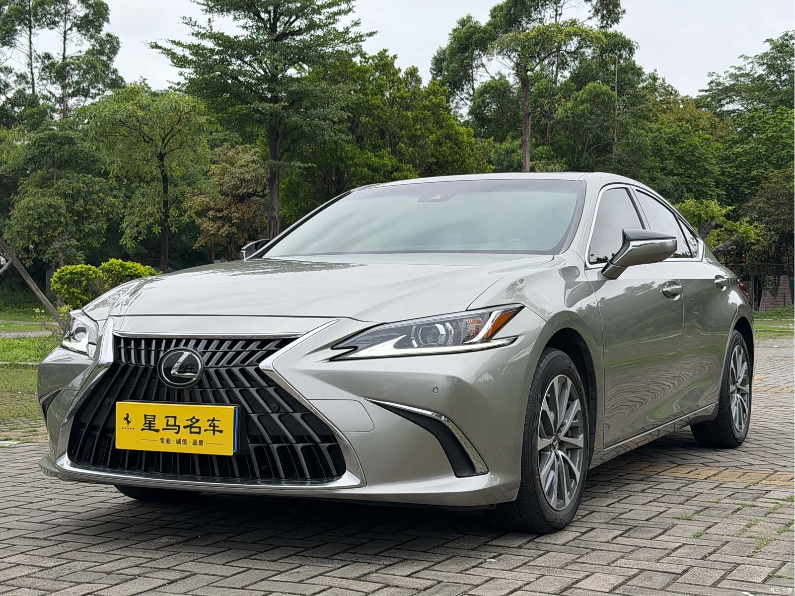 Lexus ES, 2023 1
