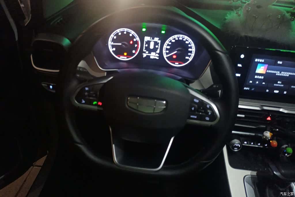 Geely Coolray, 2025 15