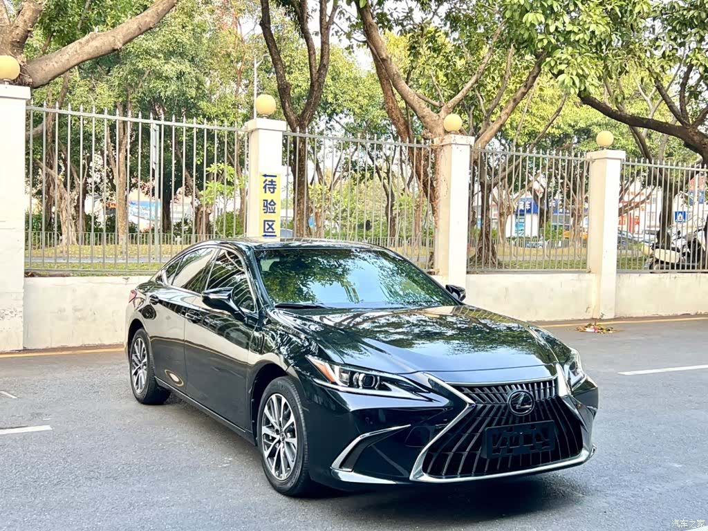 Lexus ES, 2024 3