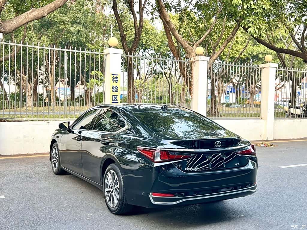 Lexus ES, 2024 9