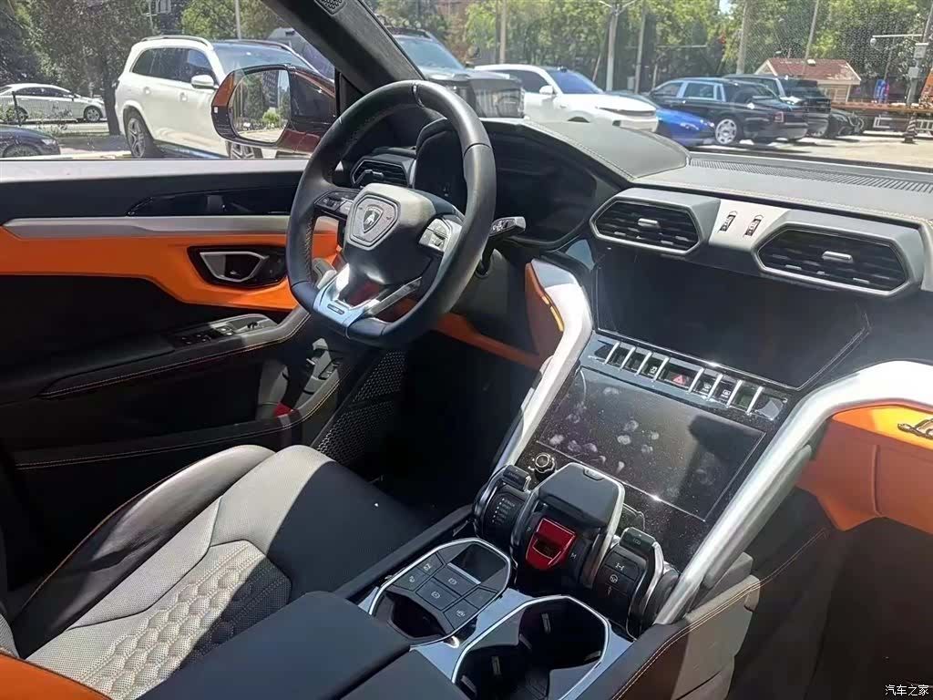 Lamborghini Urus, 2023 6