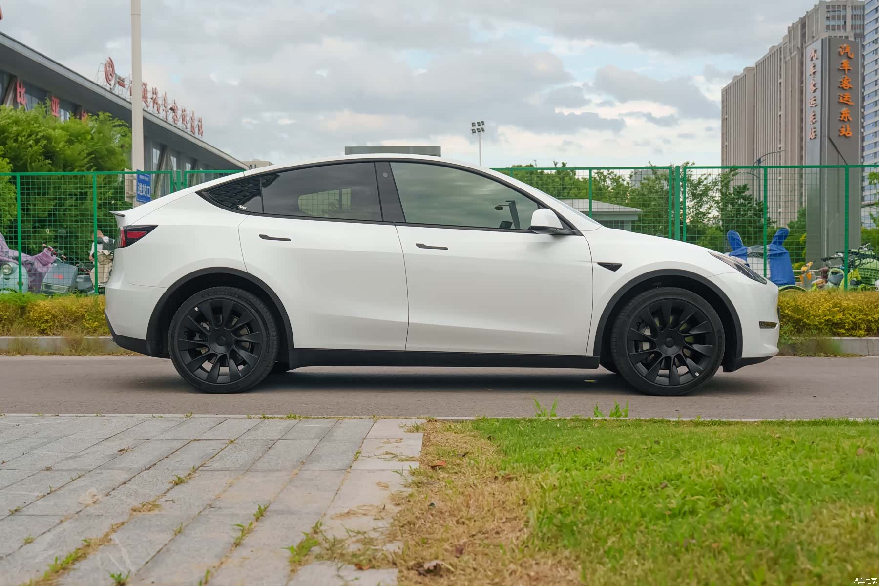Tesla Model Y, 2022 4