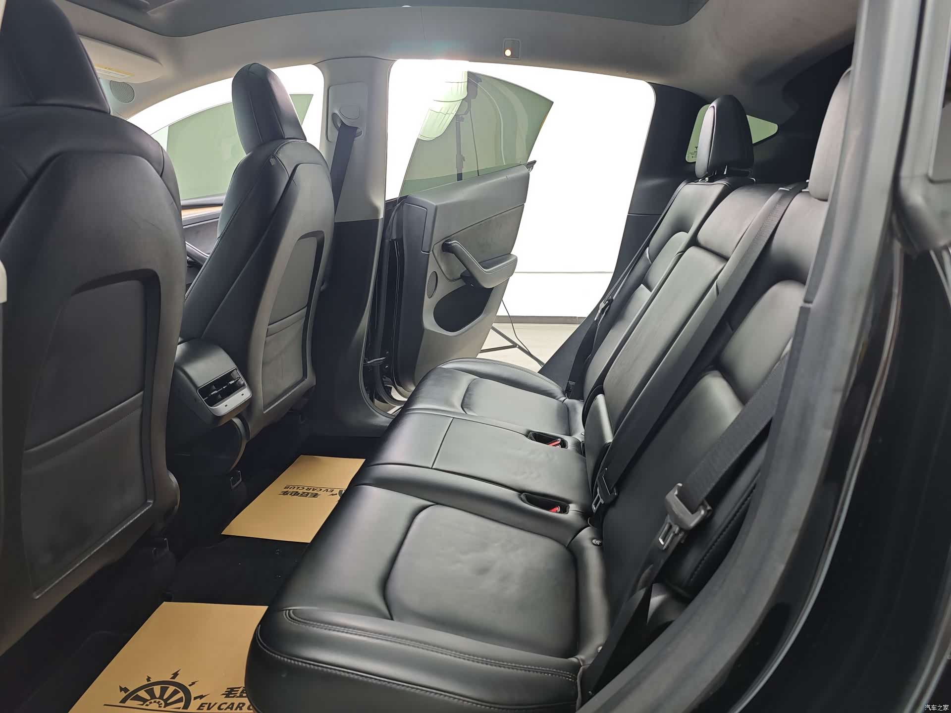 Tesla Model Y, 2022 43