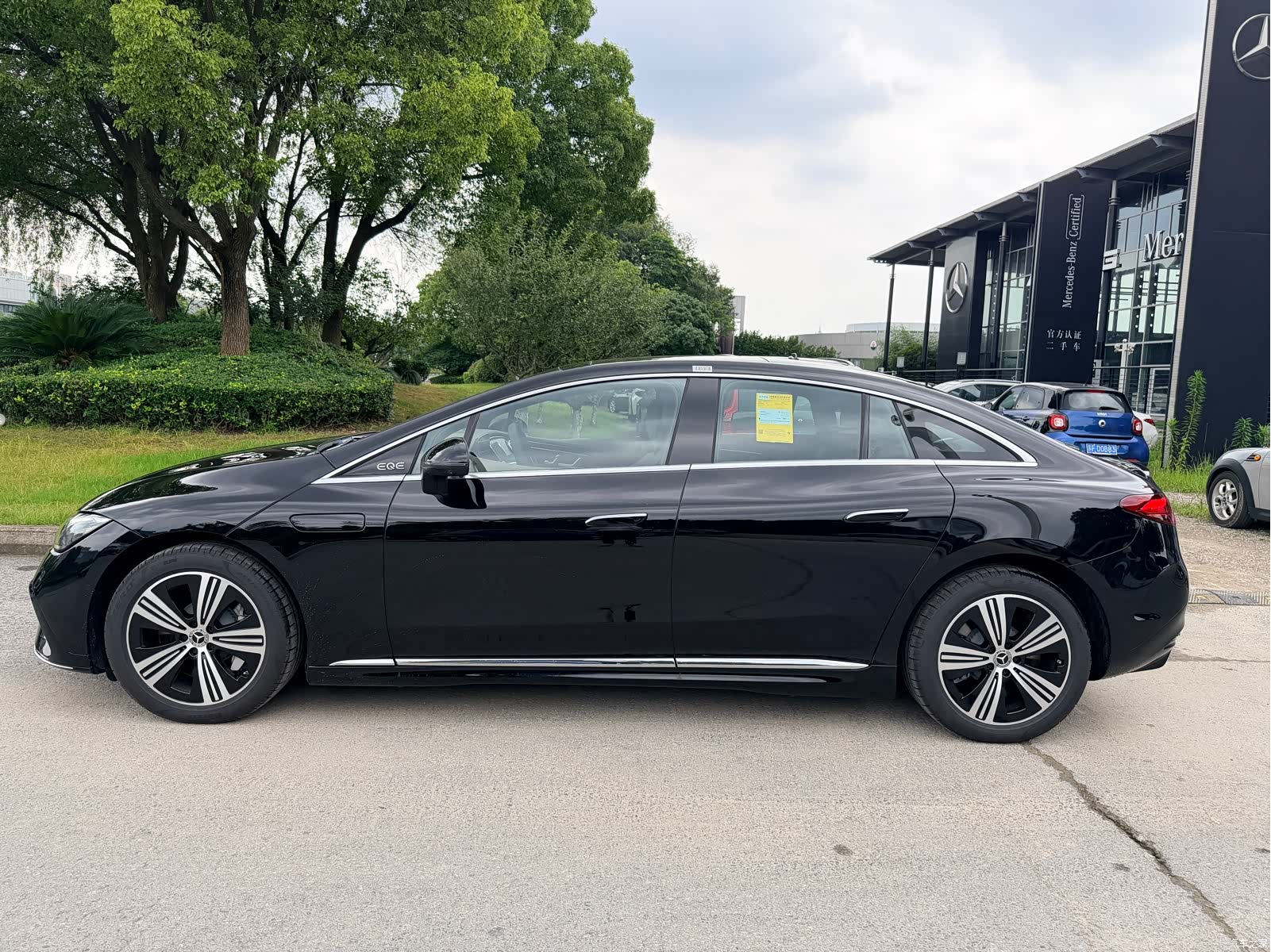 Mercedes-Benz EQE, 2025 11
