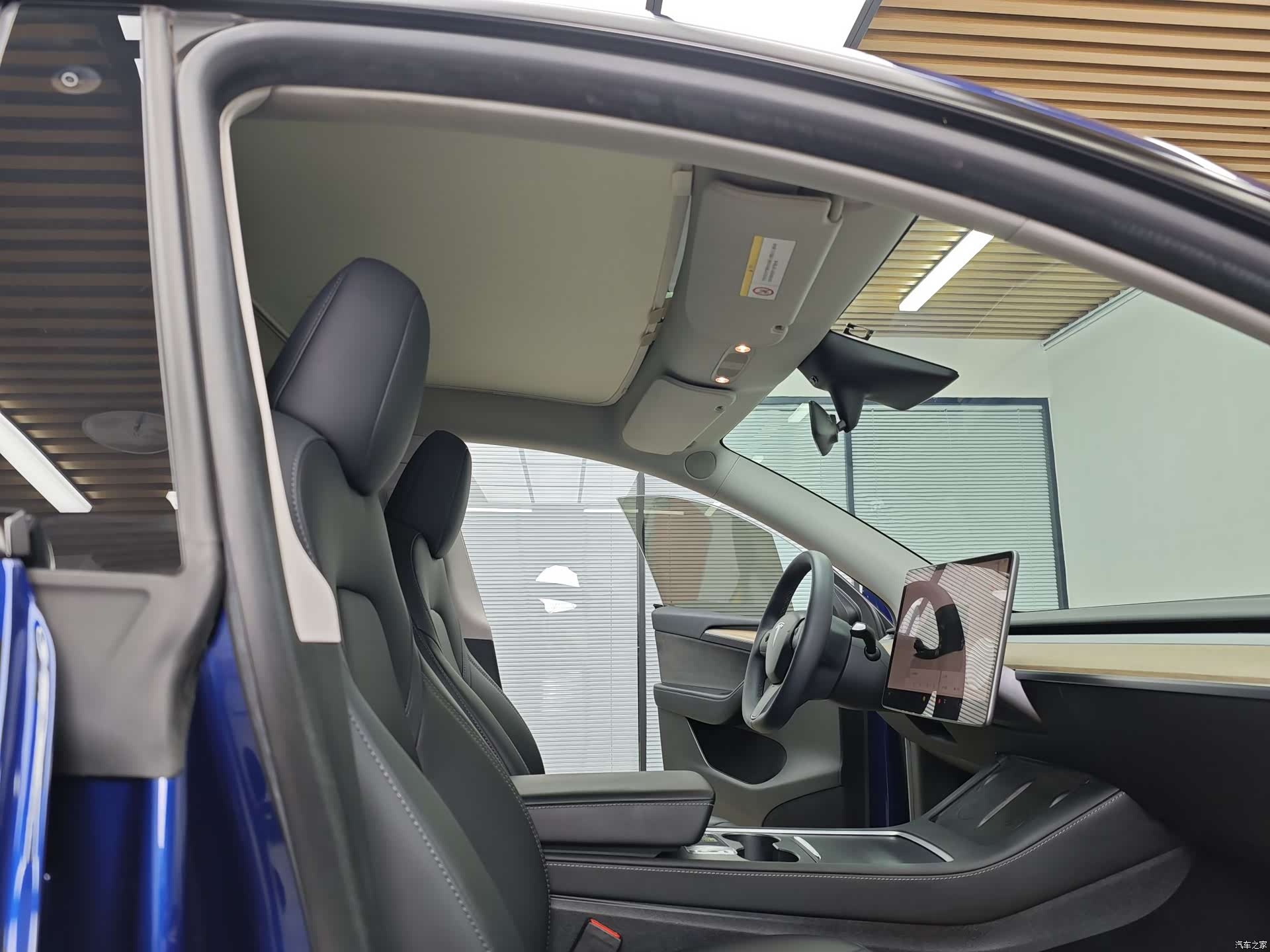 Tesla Model Y, 2022 35