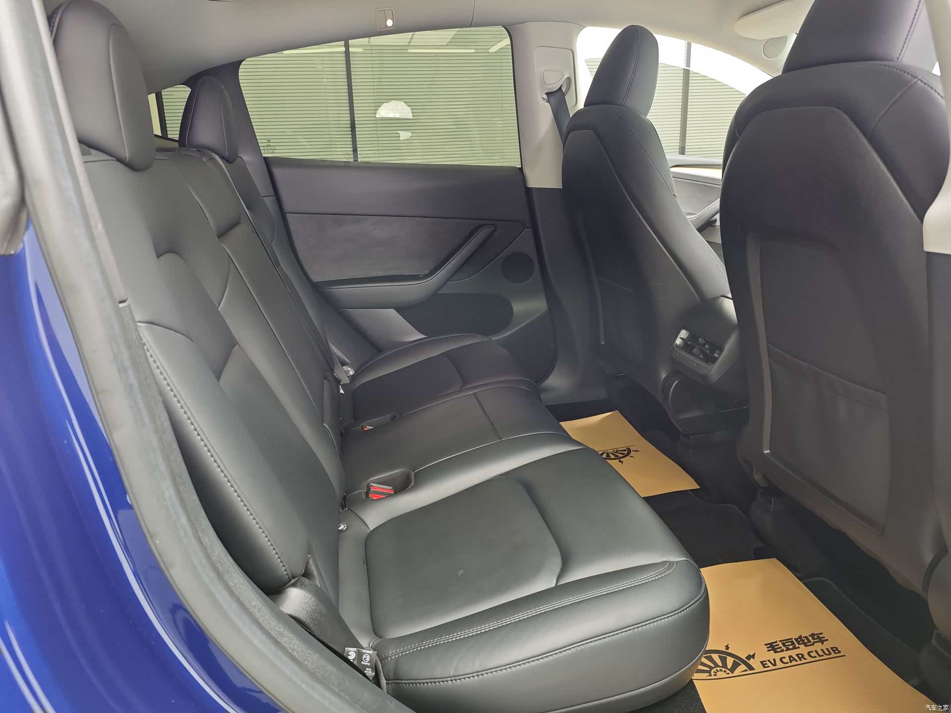 Tesla Model Y, 2022 37